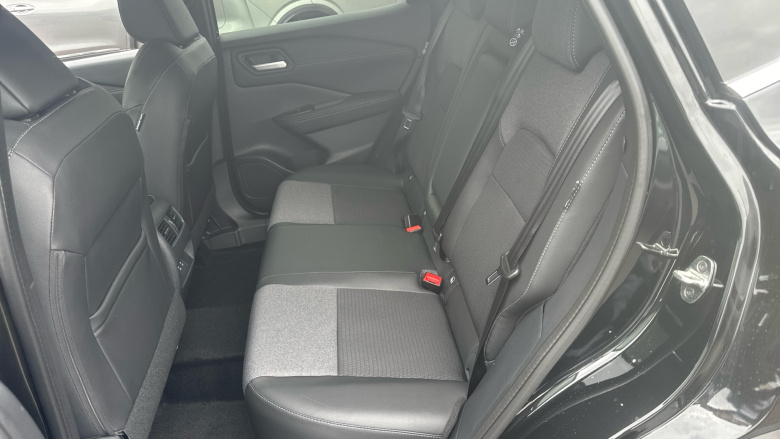 Nissan Qashqai 1.3 DiG-T MH N-Connecta 5dr Petrol Hatchback